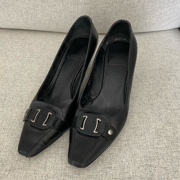 Salvatore Ferragamo Black Leather Vintage Pointy Kitten Heels Size 7 - Picture 1 of 8